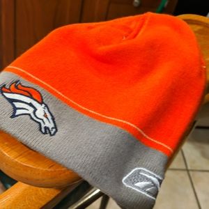 NWOT Denver Broncos Unisex NFL Official Sideline Beanie